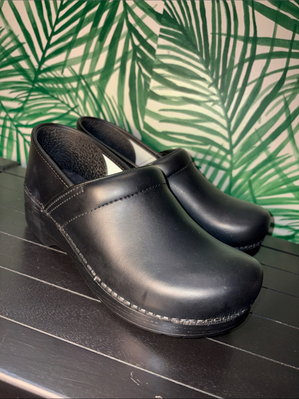 Dansko Black Leather Professional Clogs Women’s 40/9.5-10